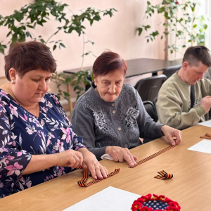 Возраст — не преграда для новых открытий! В Артемовском в рамках программы „Активное долголетие“ работает сеть школ для старшего поколения